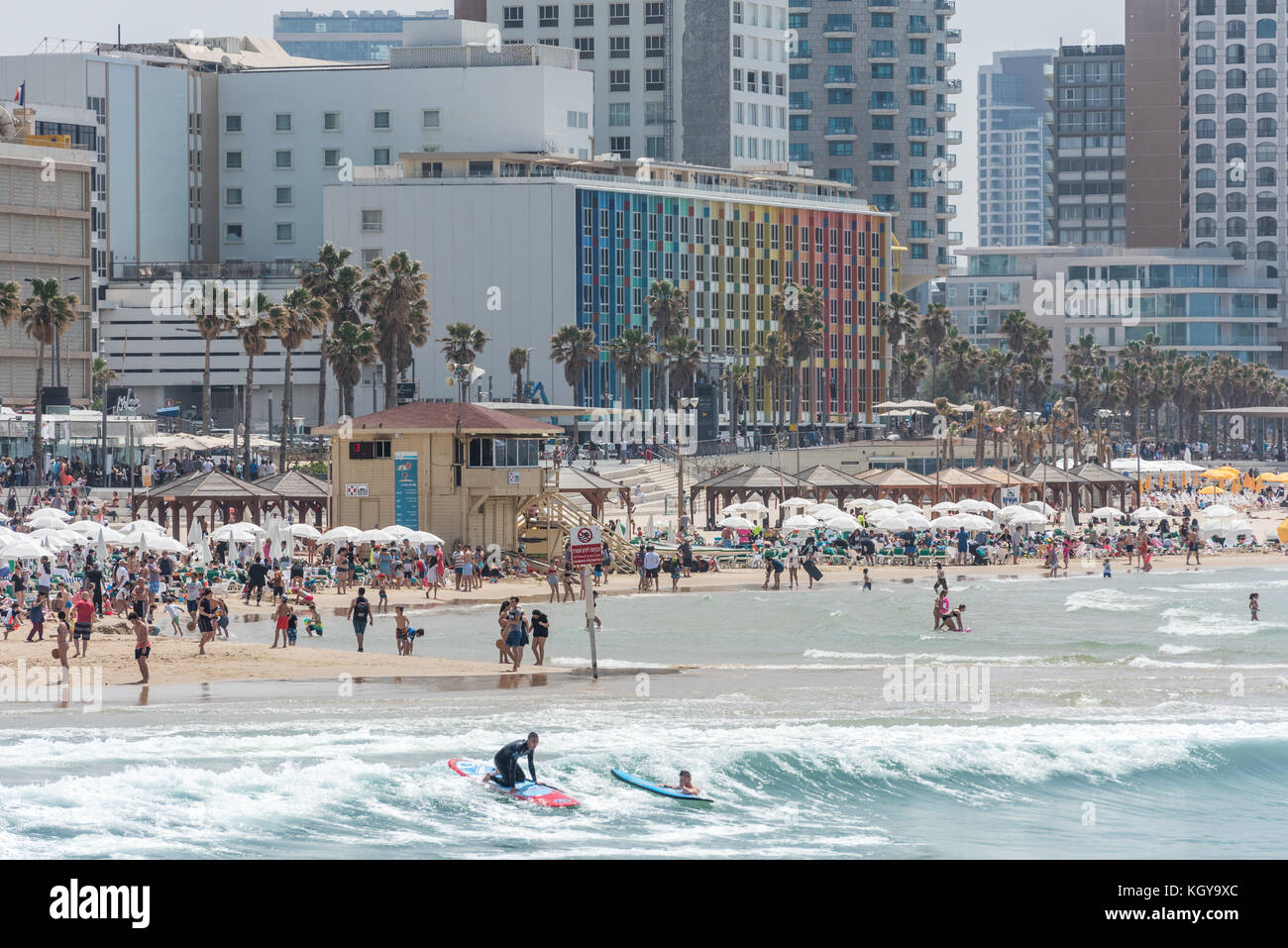 Israël, Tel Aviv - 11 avril 2017 : à la plage Frishman Banque D'Images