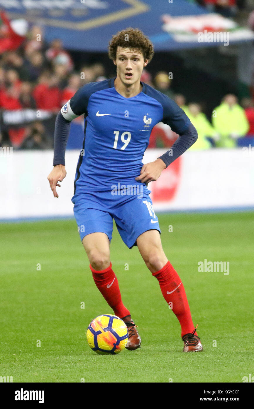 Paris, Paris, France. 10 Nov, 2017. Benjamin Pavard en action pendant le match de football entre la France et le Pays de Galles au Stade de France. Credit : SOPA/ZUMA/Alamy Fil Live News Banque D'Images