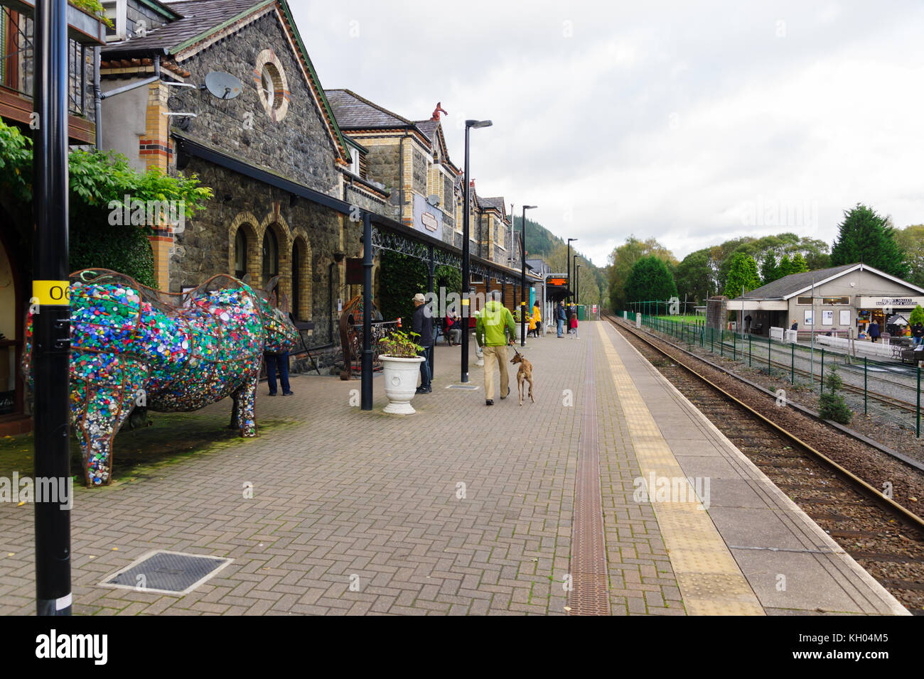 Betws-Y-coed gare sur la ligne de la vallée de Conwy construit en 1868 les bâtiments de la station house maintenant diverses boutiques et cafés Banque D'Images