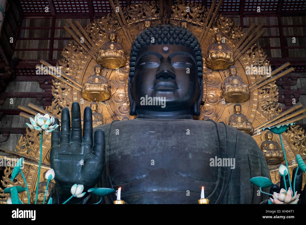 Nara, Japon - 29 mai 2017 : la plus grande statue de bronze du monde de Bouddha dans le Grand Bouddha Hal, Daibutsuden Banque D'Images