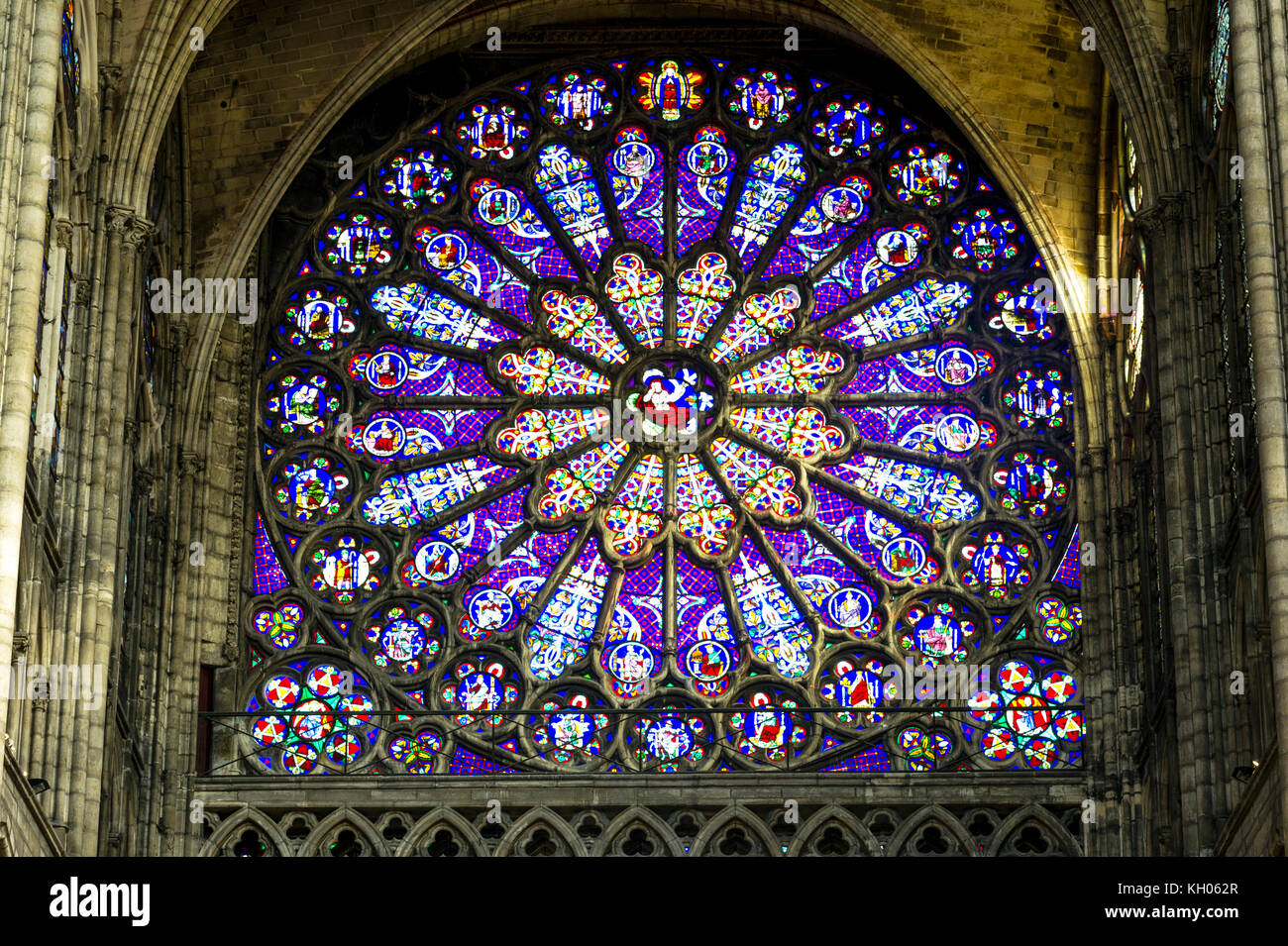 La France. Seine-Saint-Denis (93). Basilique de Saint-Denis. Nécropole des rois de France. La rose Banque D'Images
