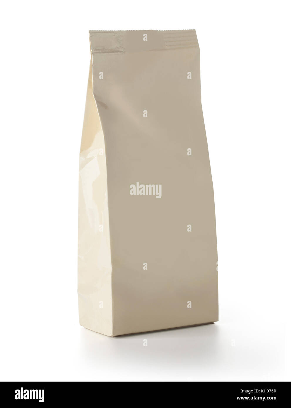 Aluminium blanc brun sac sachet alimentaire emballage pour snack café, sel, sucre, poivre, épices, sachet, bonbons, chips, cookies with clipping path. Banque D'Images