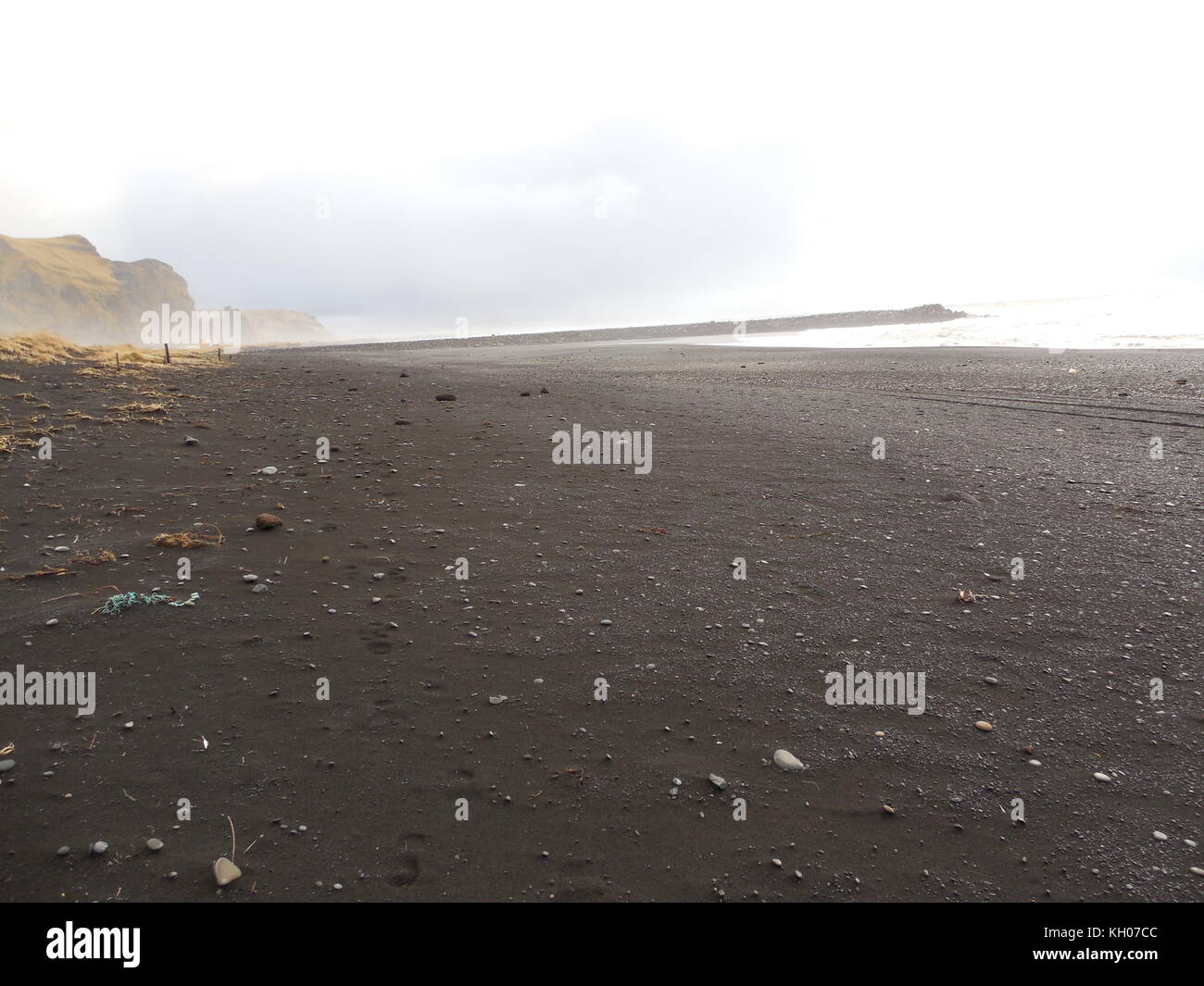 La plage de sable noir volcanique, Vik, Sud de l'Islande, de l'Europe Banque D'Images