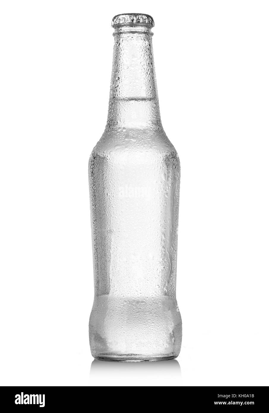 Bouteille avec boisson savoureuse isolated on white Banque D'Images