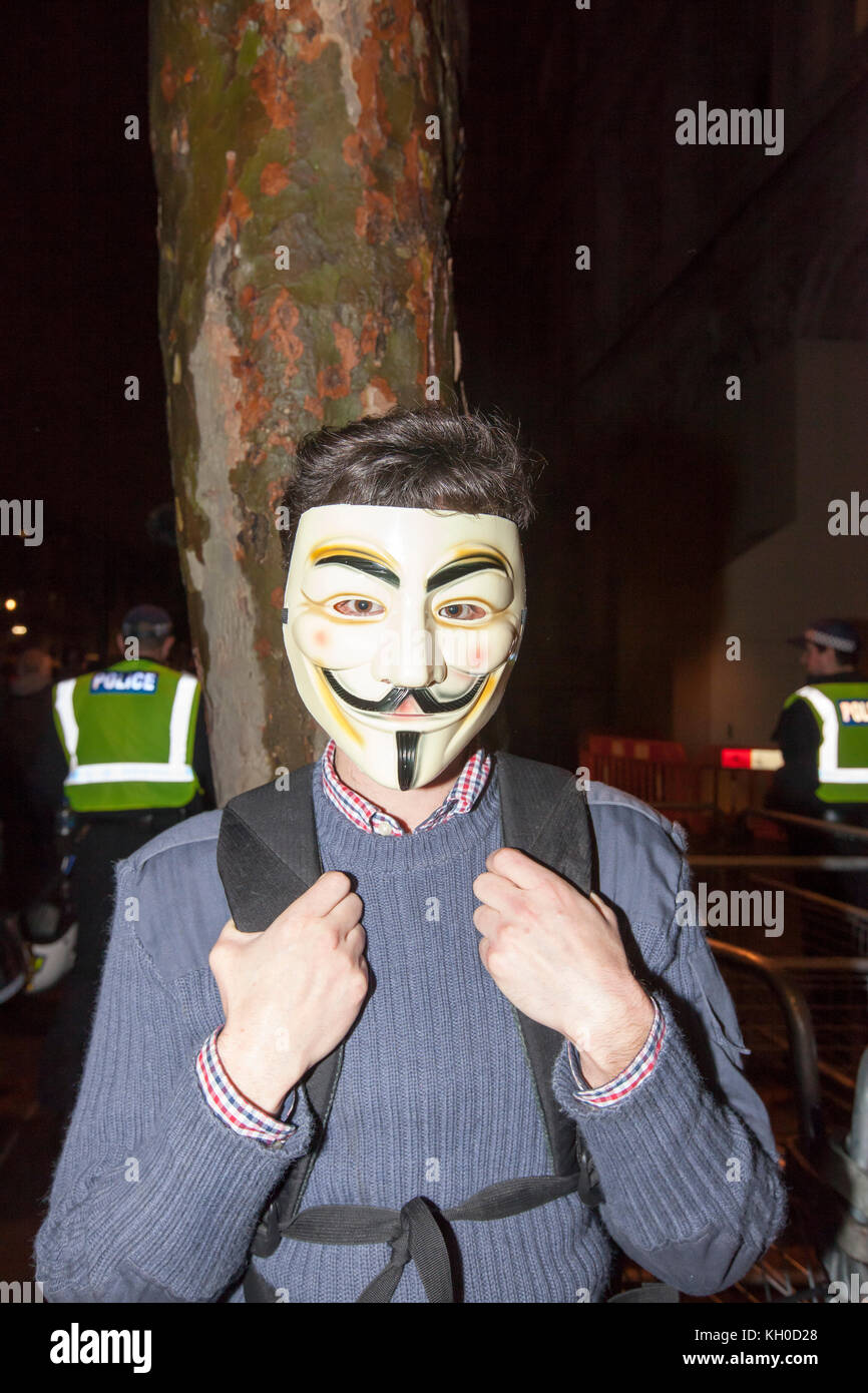 Vous trouverez des personnes avec des masques Guy Fawkes dans n'importe quelle direction lors de la marche annuelle million Mask à Londres. Banque D'Images