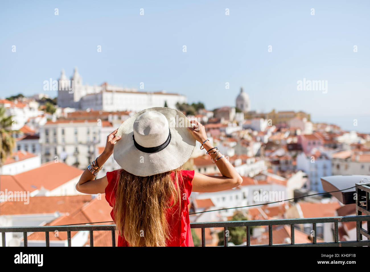 Femme voyageant à Lisbonne, Portugal Banque D'Images