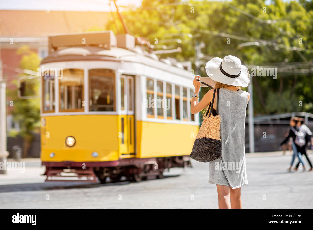 Femme voyageant à Lisbonne, Portugal Banque D'Images