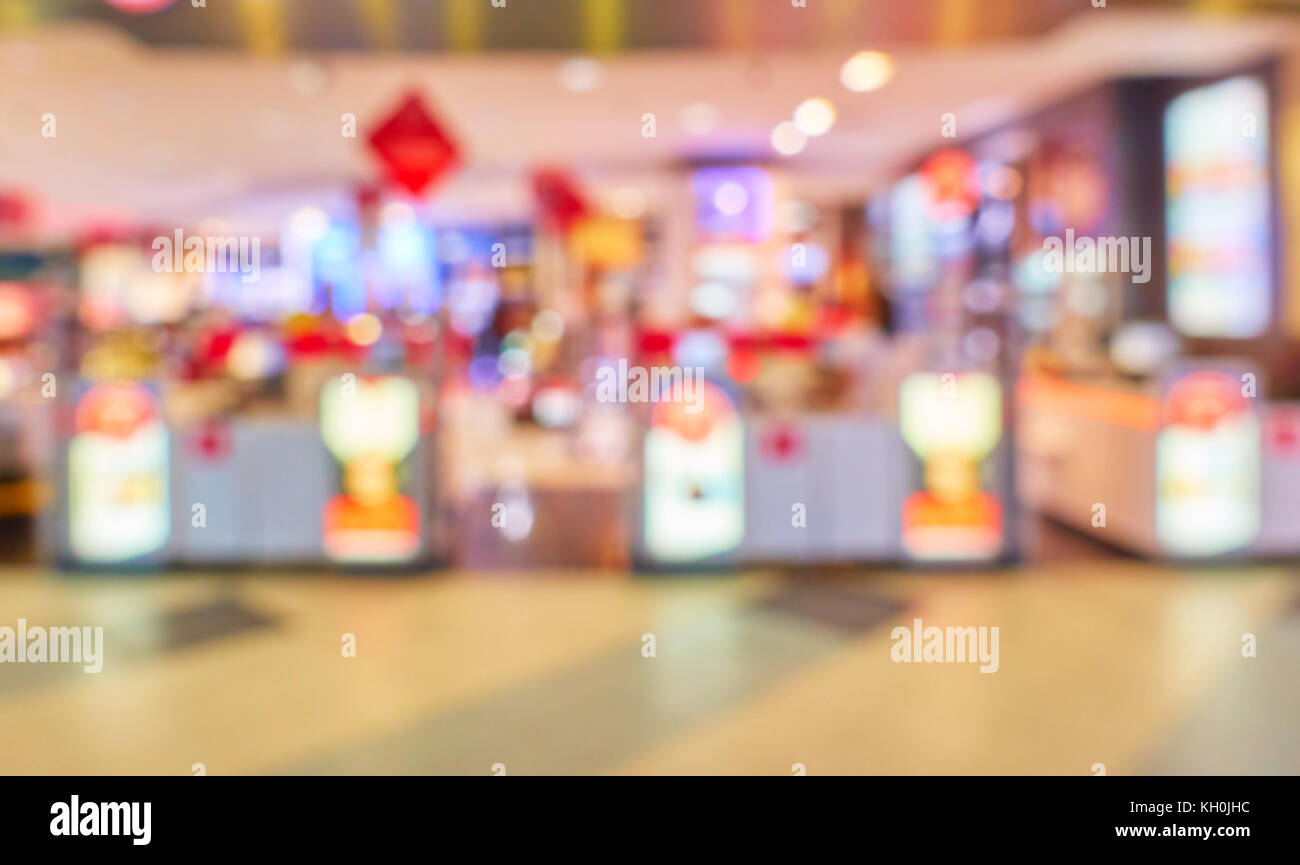 Lumières de boutique hors taxes dans l'aéroport n'est pas mise au point un arrière-plan - Banque D'Images