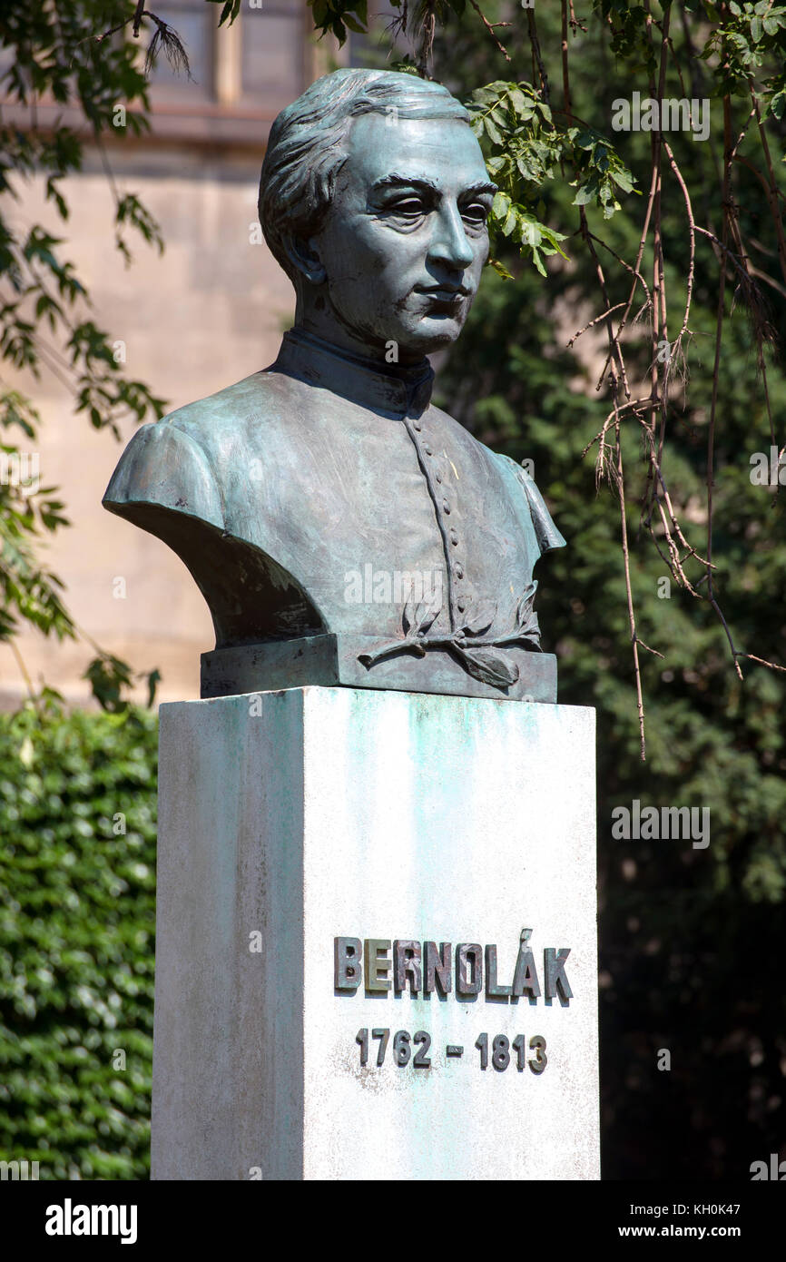 Bratislava, Slovaquie. 04 août 2015. Anton bernolak sculpture (1762 - 1813). linguiste slovaque et prêtre catholique et l'auteur de la première république slovaque l Banque D'Images