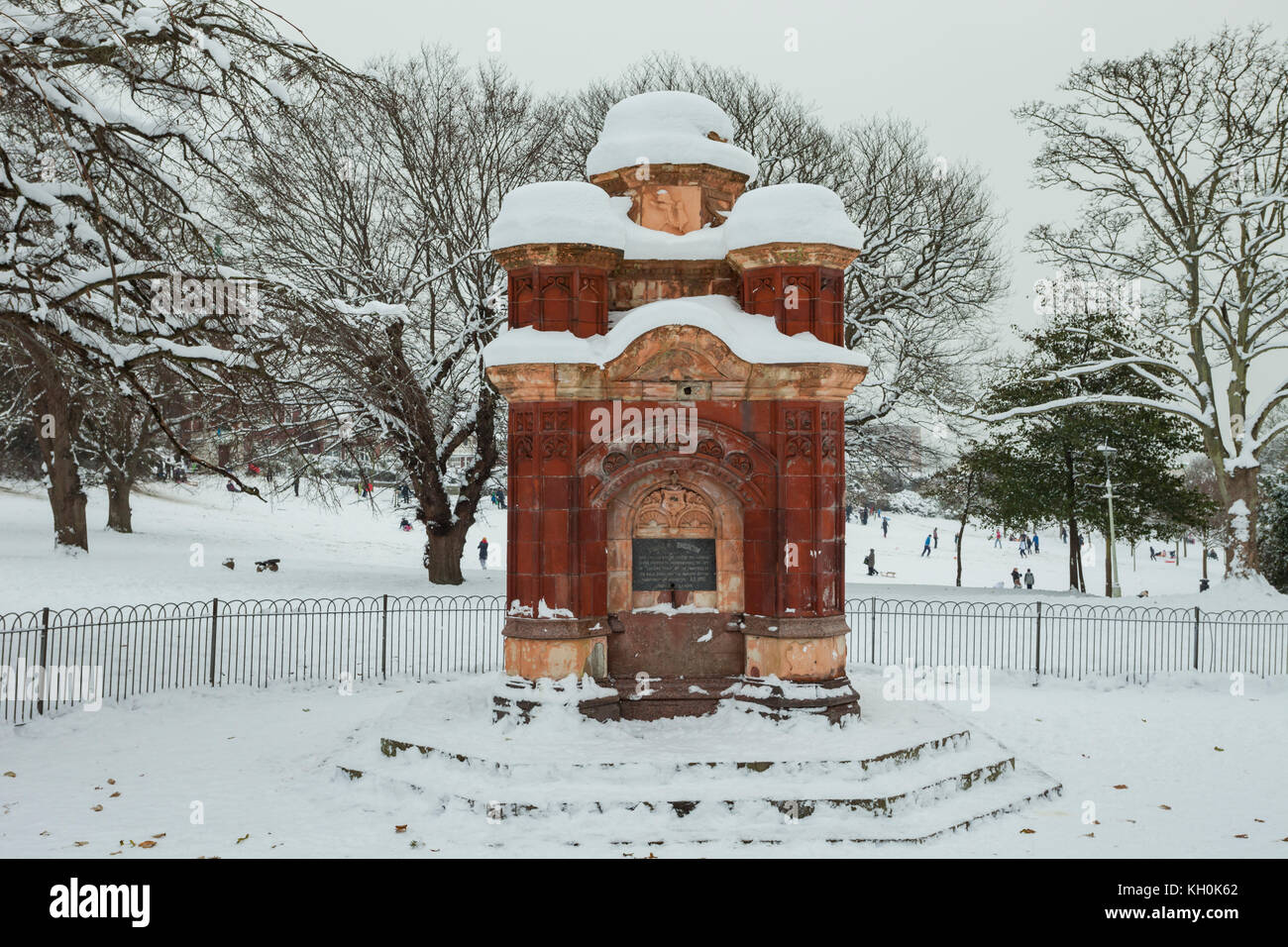 Journée d'hiver enneigée à Queen's Park, Brighton, Angleterre. Banque D'Images