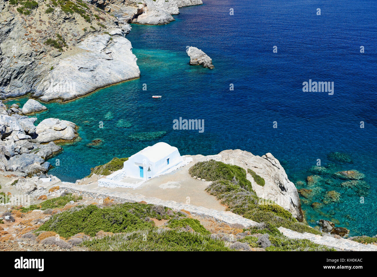 La célèbre plage d'Agia Anna de l'île d'Amorgos dans les Cyclades, Grèce Banque D'Images