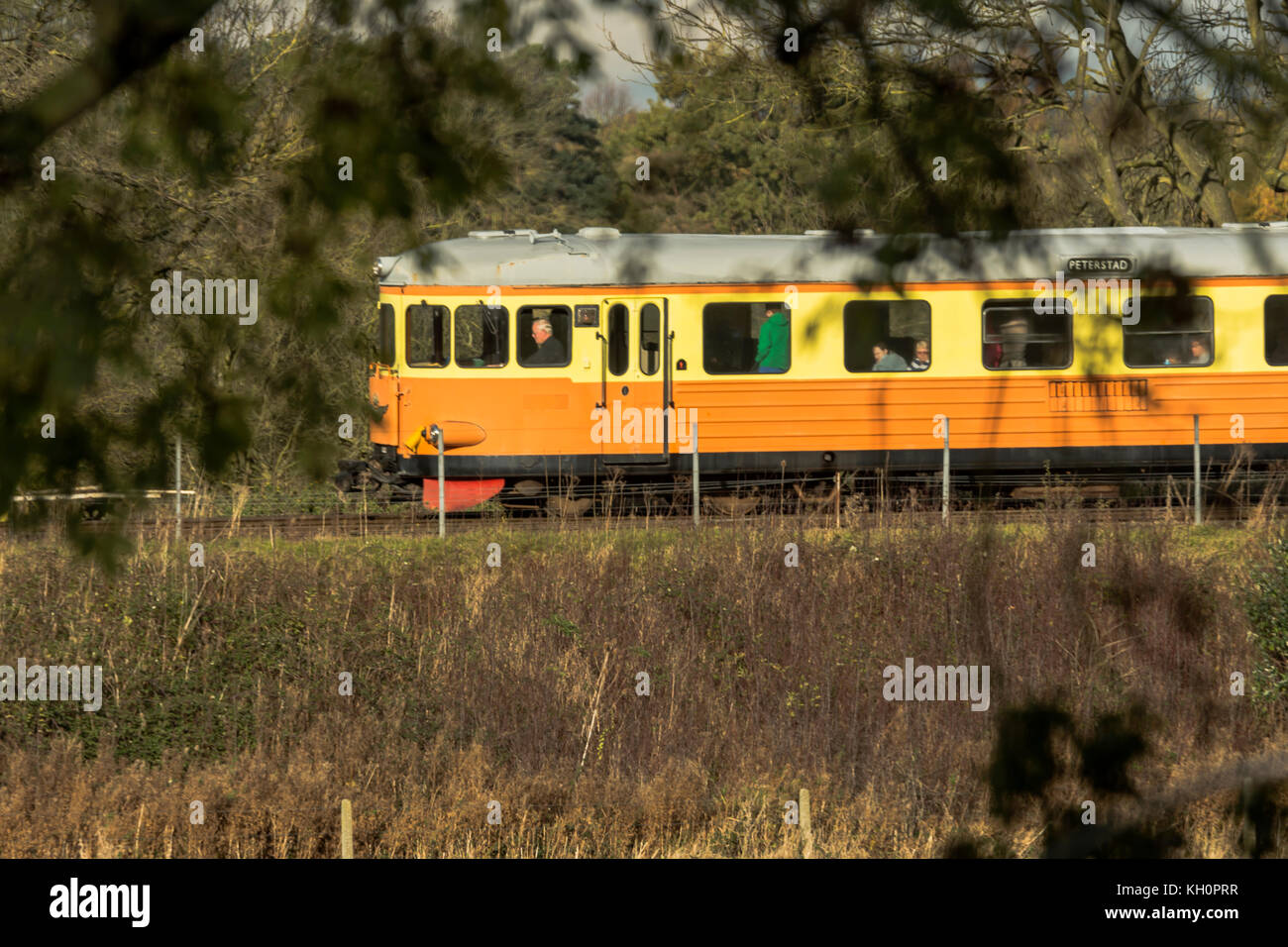 Wansford, Royaume-Uni. 11 novembre 2017. Le service spécial de wagons suédois, qui s'exécute de Wansford à Peterborough, a attiré des visiteurs de partout au Royaume-Uni, en France et en Allemagne. Le service ferroviaire classique de la vallée de Nane est le premier depuis 1971, le service actuel est assuré depuis la gare de Wansford, bâtiment classé de catégorie 2 de la 1845. Le chemin de fer est géré par des bénévoles. Crédit : Clifford Norton/Alay Live News Banque D'Images