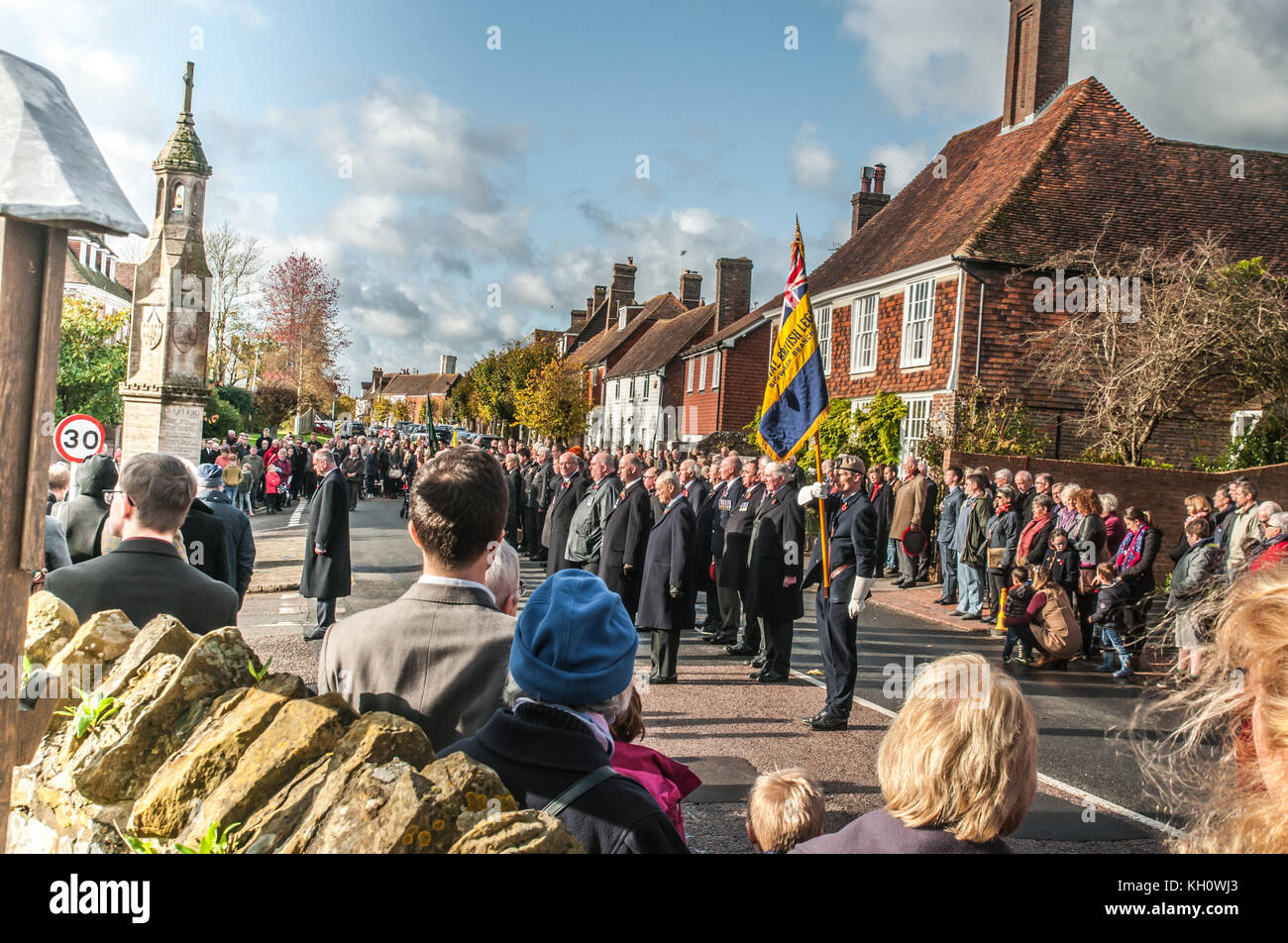 Burwash, East Sussex, UK..12 novembre 2017..défilé du Souvenir au Mémorial de la guerre de Burwash. Banque D'Images