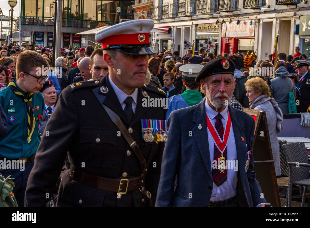 Torquay, Devon, Angleterre, Royaume-Uni, 12 novembre 2017, cérémonie du souvenir dimanche 2017 au cénotaphe de Princess Gardens, Torquay Crédit : James Hodgson/Alamy Live News. Banque D'Images