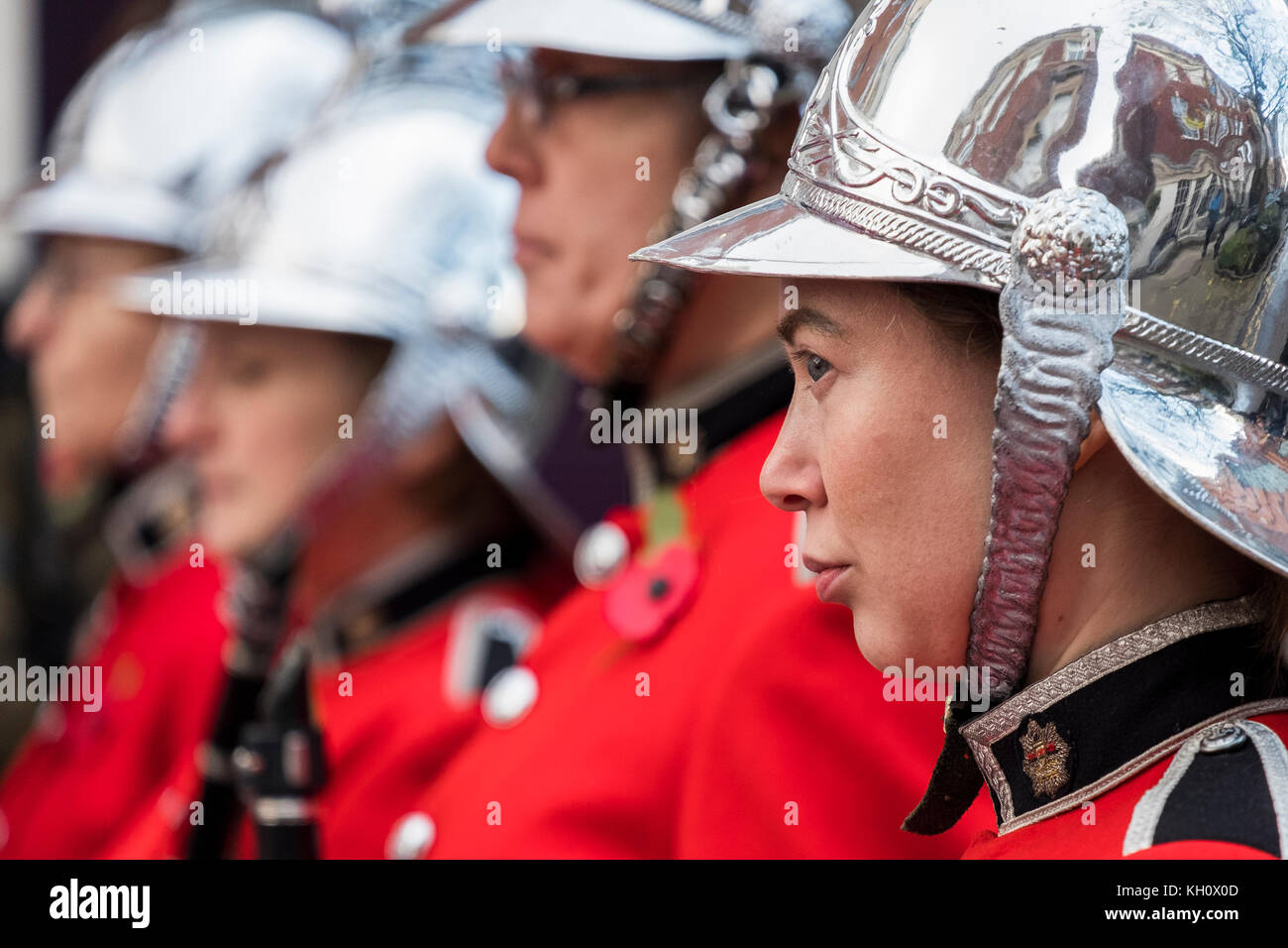 Wolverhampton, West Midlands le dimanche 12 novembre 2017 les membres de l'ouest des Midlands fire brigade band prendre part au défilé dimanche du souvenir à Wolverhampton, Royaume-Uni. Banque D'Images