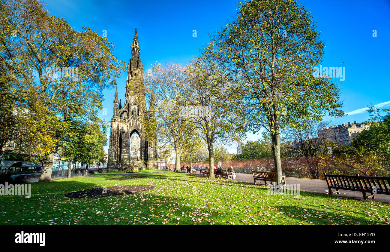 Vue frontale du Scott Monument à Édimbourg, Écosse Banque D'Images