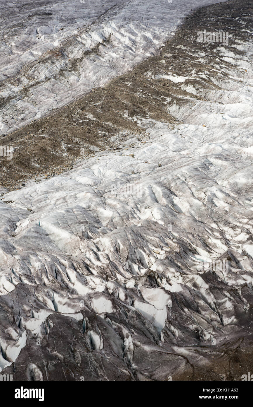 Grand Glacier d'Aletsch, en Suisse : Détail de la rivière de glace, le glacier largets de l'Europe. Banque D'Images
