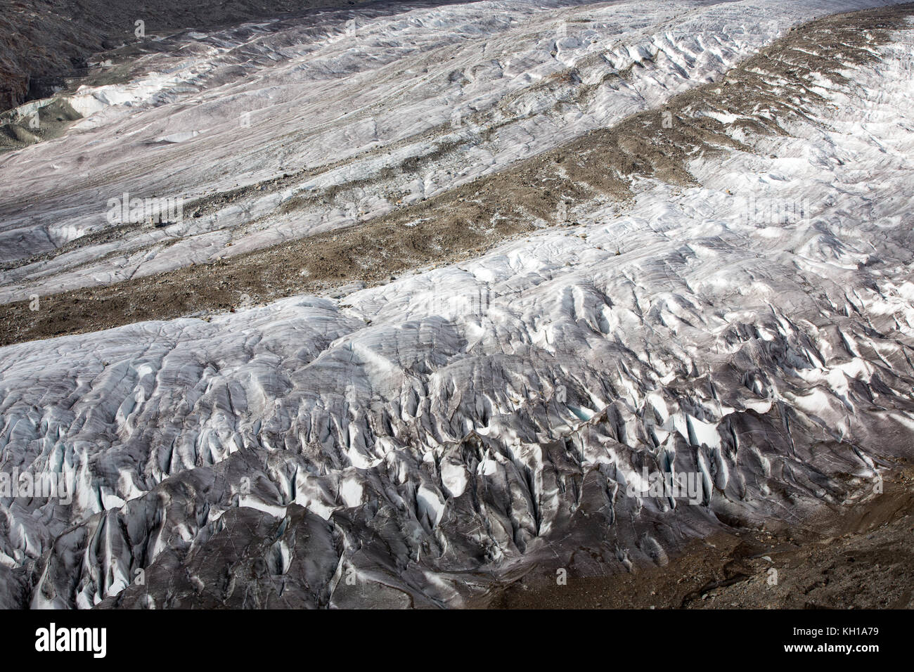 Grand Glacier d'Aletsch, en Suisse : Détail de la rivière de glace, le plus grand glacier d'Europe. Banque D'Images