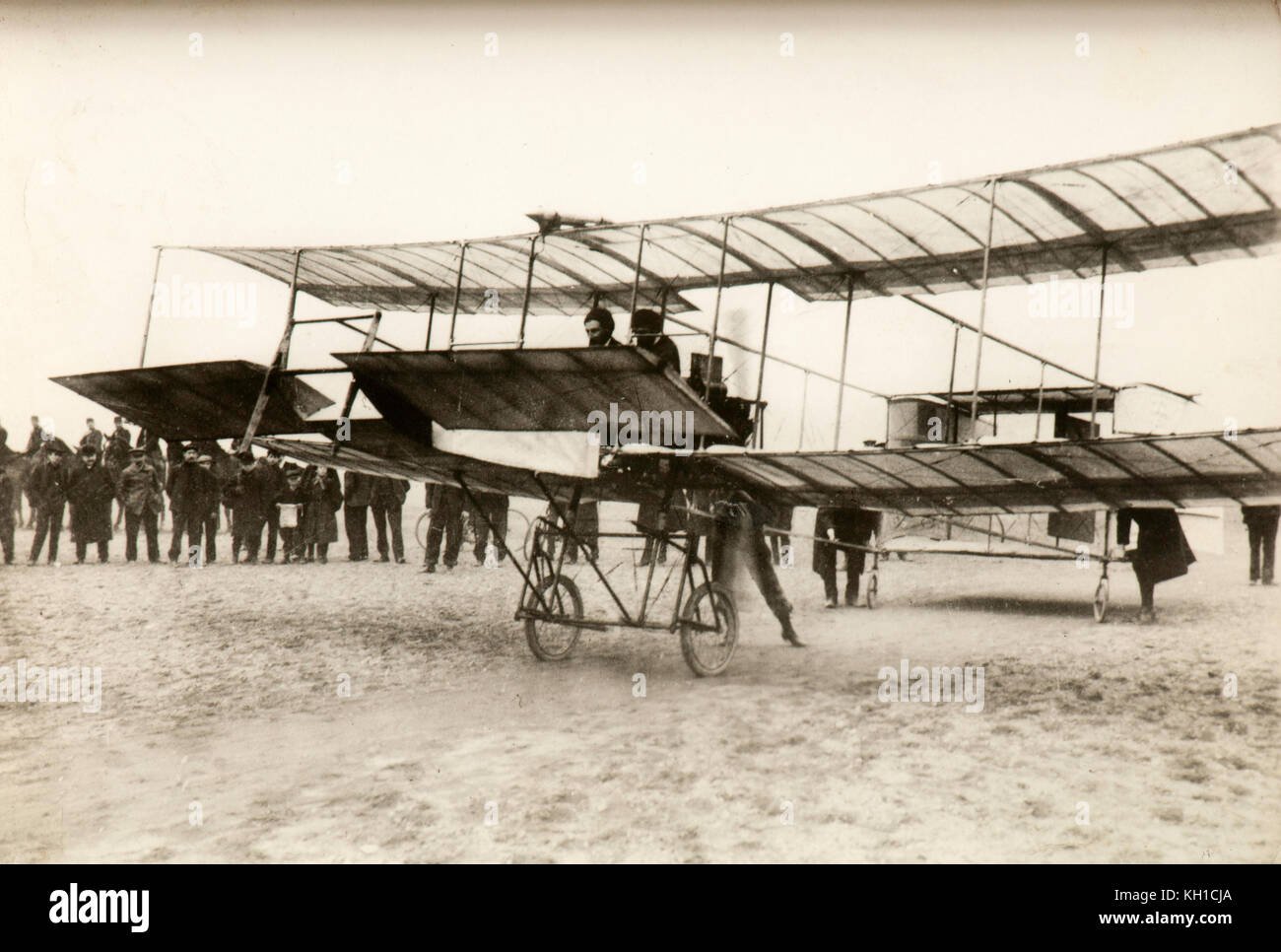 Premier vol passager, Léon Delagrange flyes avec Henry Farman Banque D'Images