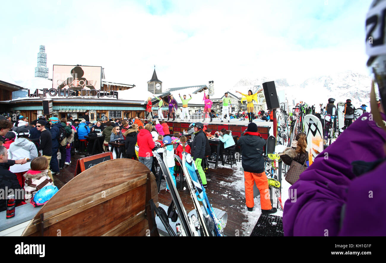 Apre ski club sur les pistes- la folie douce. partytime plagnes à la station de ski dans les Alpes françaises. Banque D'Images