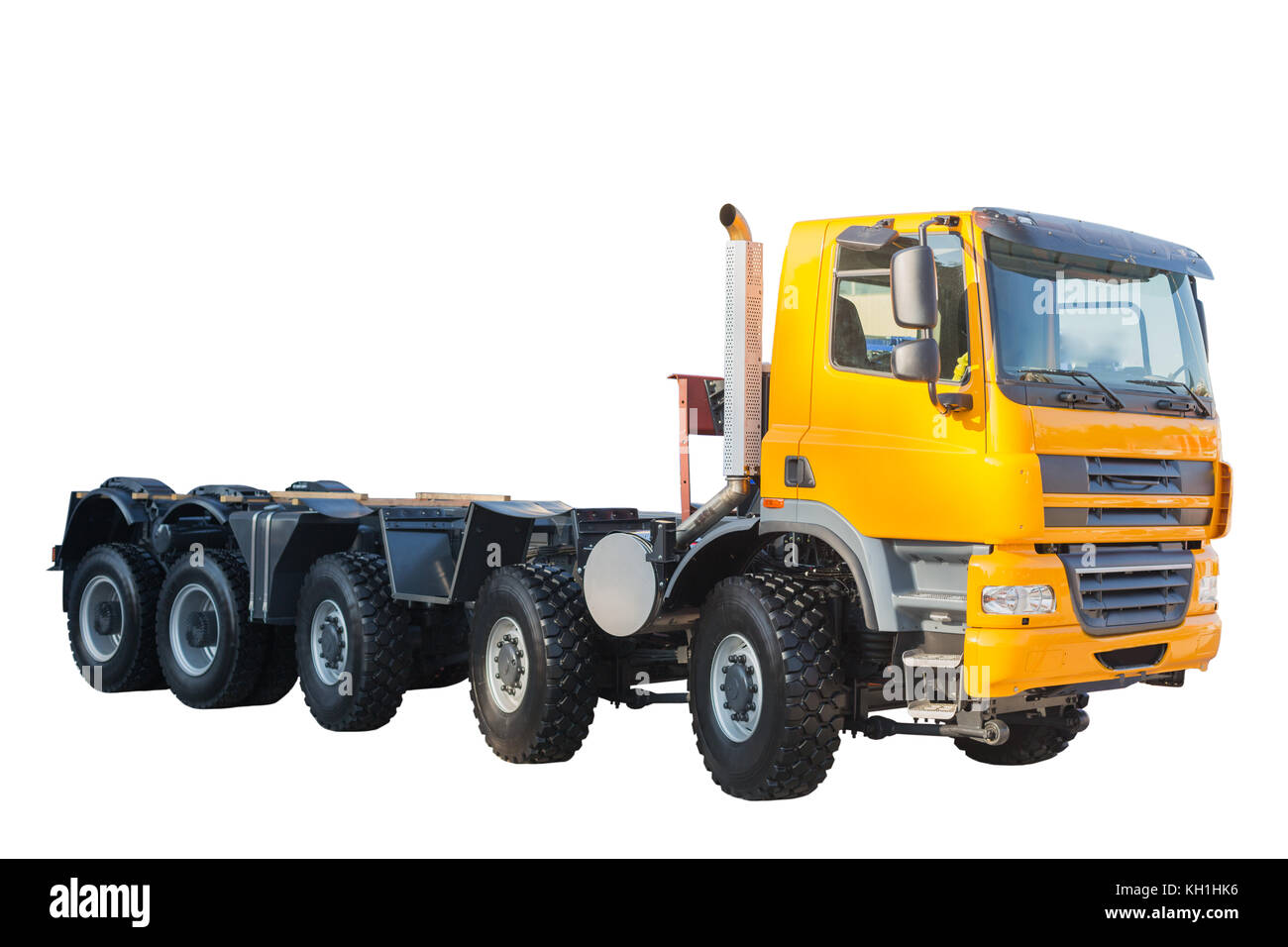 Nouveau modèle de camion lourd semi jaune sur fond blanc avec clipping path Banque D'Images