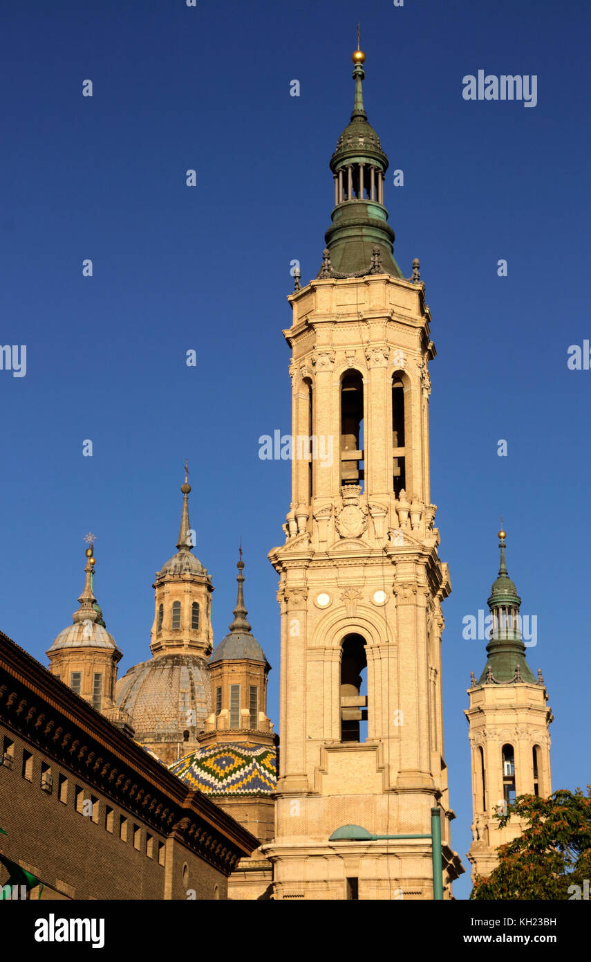 Spire of Basílica de Nuestra Señora del Pilar Saragosse Espagne Banque D'Images