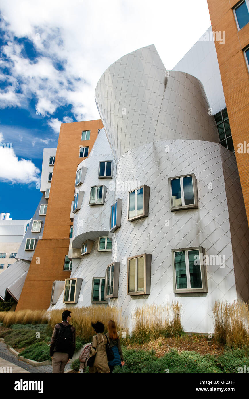 Le logiciel Stata center à l'Institut de Technologie du Massachusetts (MIT) Un аcademic , monument complexe conçu par l'architecte Frank Gehry. Banque D'Images