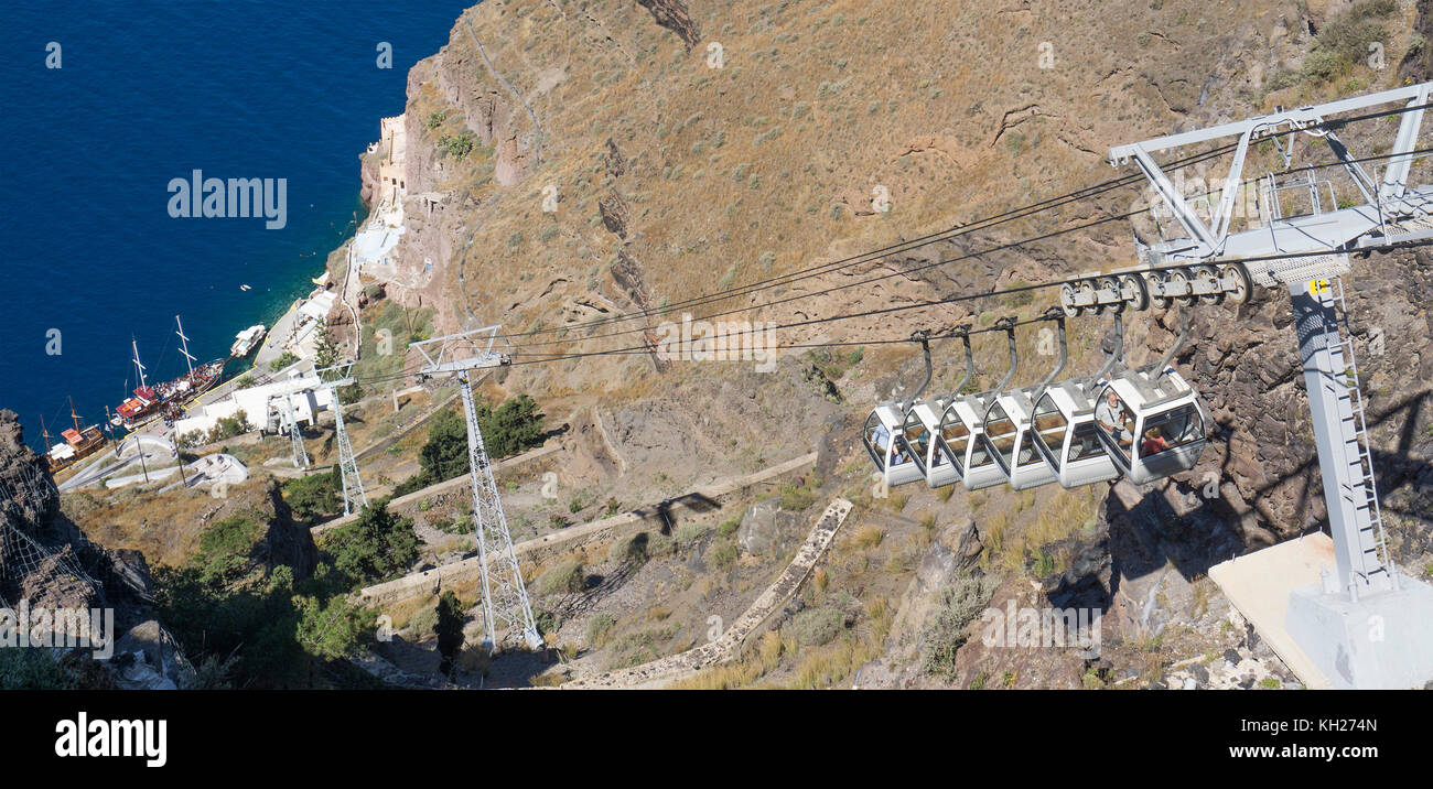 Téléphérique depuis le vieux port de Thira, l'île de Santorin, Cyclades, Mer Égée, Grèce Banque D'Images