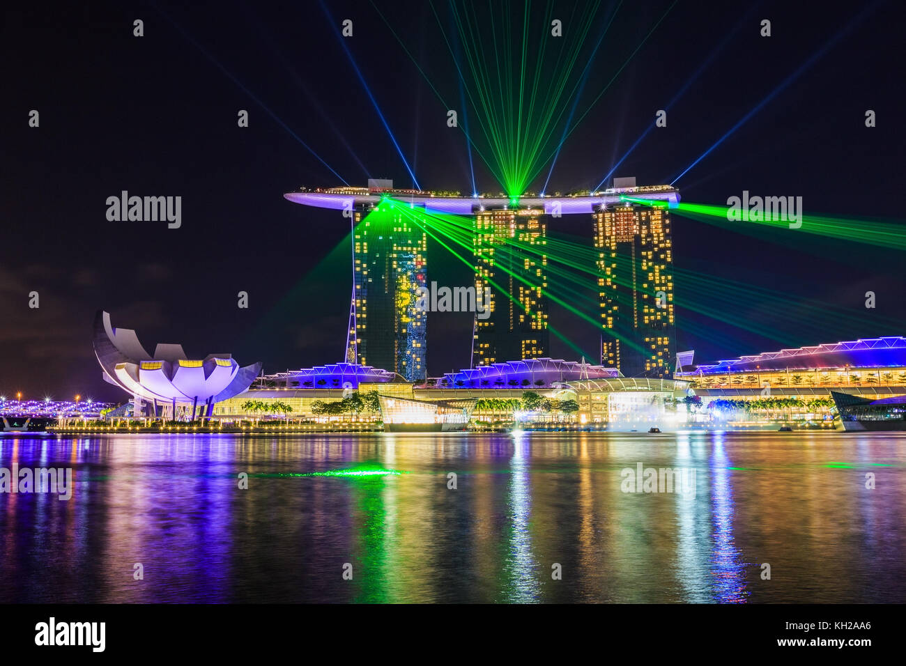 La ville de Singapour, Singapour - 8 janvier, 2016 Marina Bay Sands show laser. Banque D'Images
