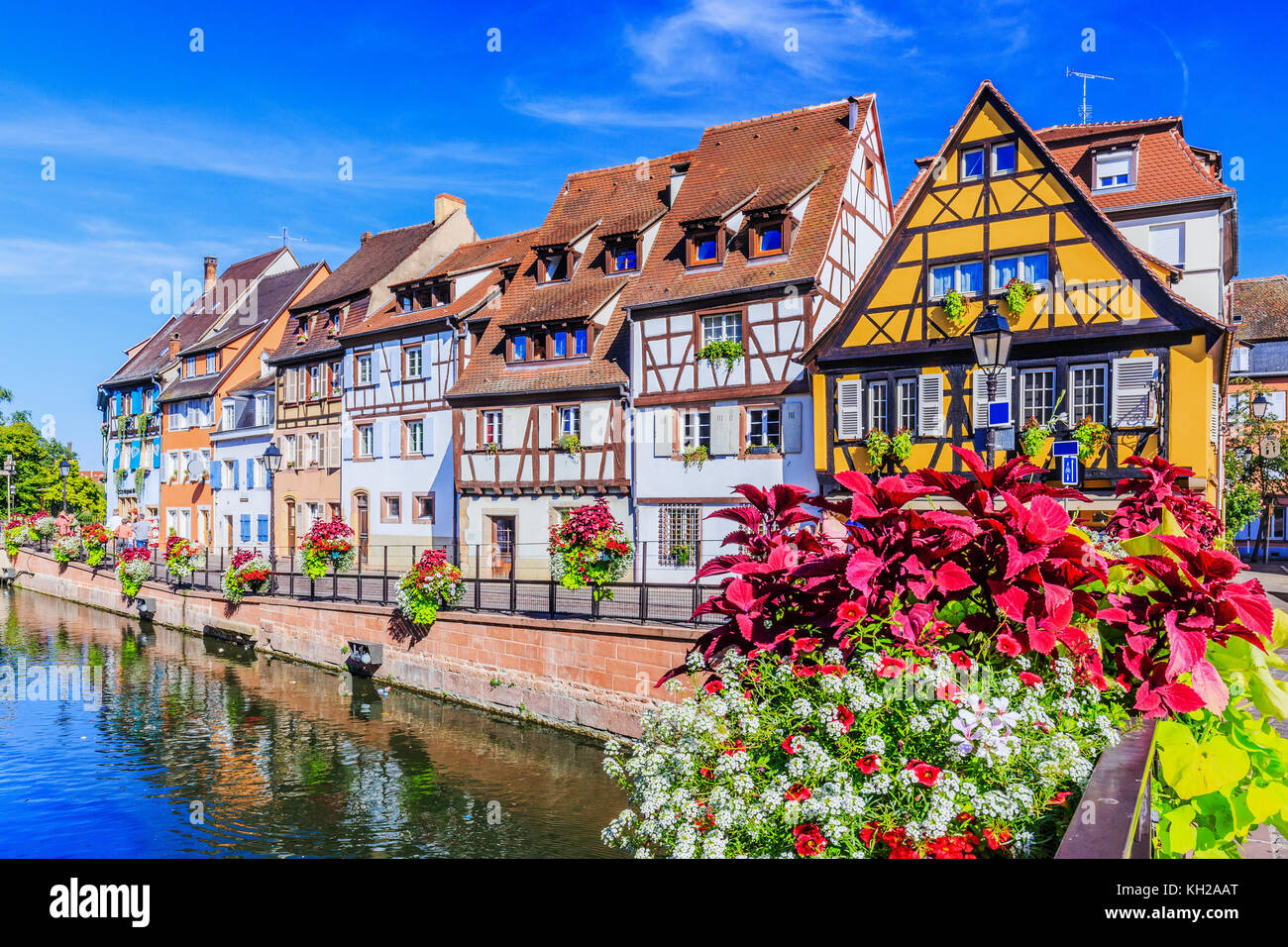 Colmar, Alsace, France. Petite Venise, canal de l'eau et maisons à colombages traditionnelle. Banque D'Images