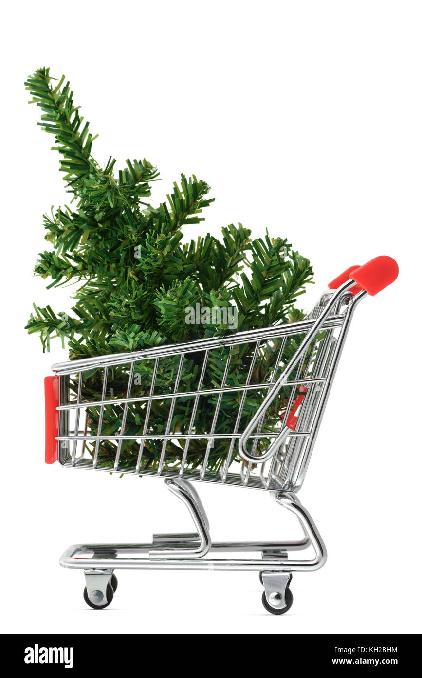 Objets isolés : jouet arbre de Noël dans un panier, sur fond blanc, de saison shopping concept Banque D'Images