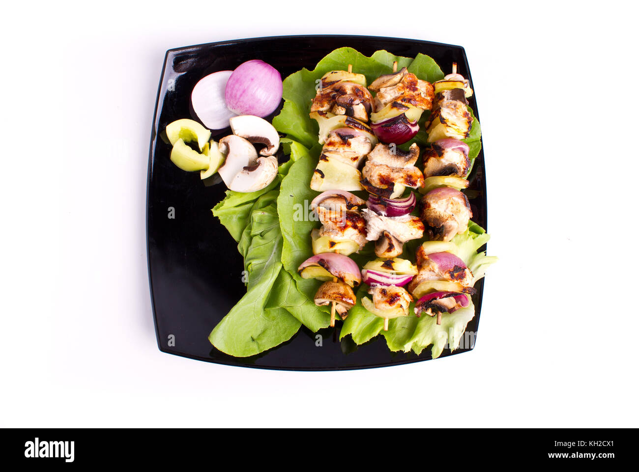 Brochettes de poulet et légumes cuits Banque D'Images