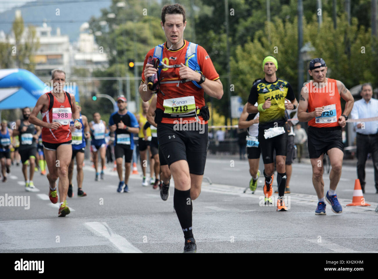 Athènes, Grèce. 12 nov, 2017. ossature de 35e marathon d'athènes authentique.des milliers de participants ont pris part à la 35e marathon d'athènes authentique pour les 42 km de long course. crédit : giorgos zachos/sopa/zuma/Alamy fil live news Banque D'Images