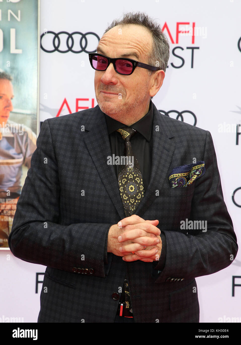 Hollywood, Californie, USA. 12 nov, 2017. Elvis Costello. ''Film étoiles ne meurent pas à Liverpool'' Le festival 2017 s'est tenue au dépistage théâtre chinois de Grauman. crédit : f. sadou/admedia/zuma/Alamy fil live news Banque D'Images