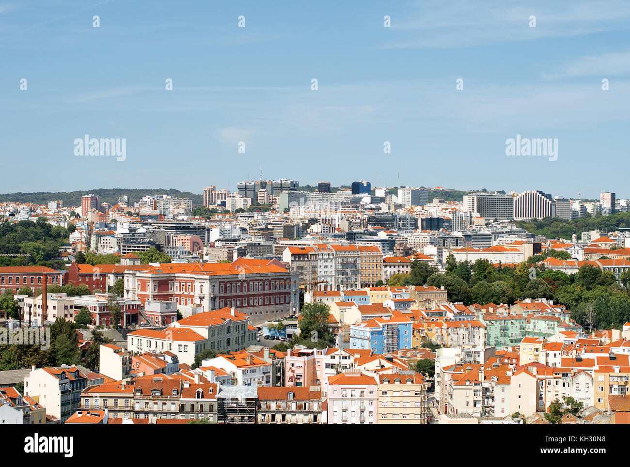 Vue sur la vieille ville et la ville moderne de Lisbonne. Banque D'Images