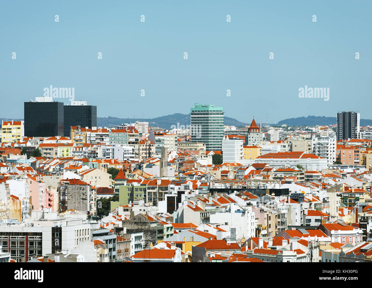 Vue sur la vieille ville et la ville moderne de Lisbonne. Banque D'Images