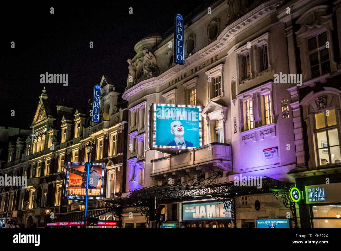 Thriller et Jamie sur Shaftesbury Avenue dans le quartier des théâtres de Londres, Soho, Londres, Angleterre, Royaume-Uni Banque D'Images