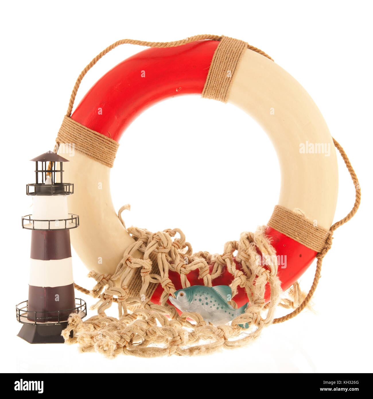 Lifebouy et filet de pêche avec lighthouse Banque D'Images