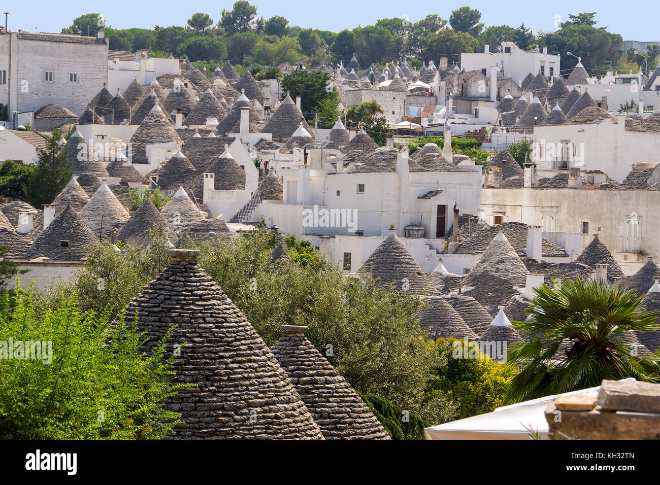 Vue d'Alberobello et ses trulli typiques - Italie Banque D'Images