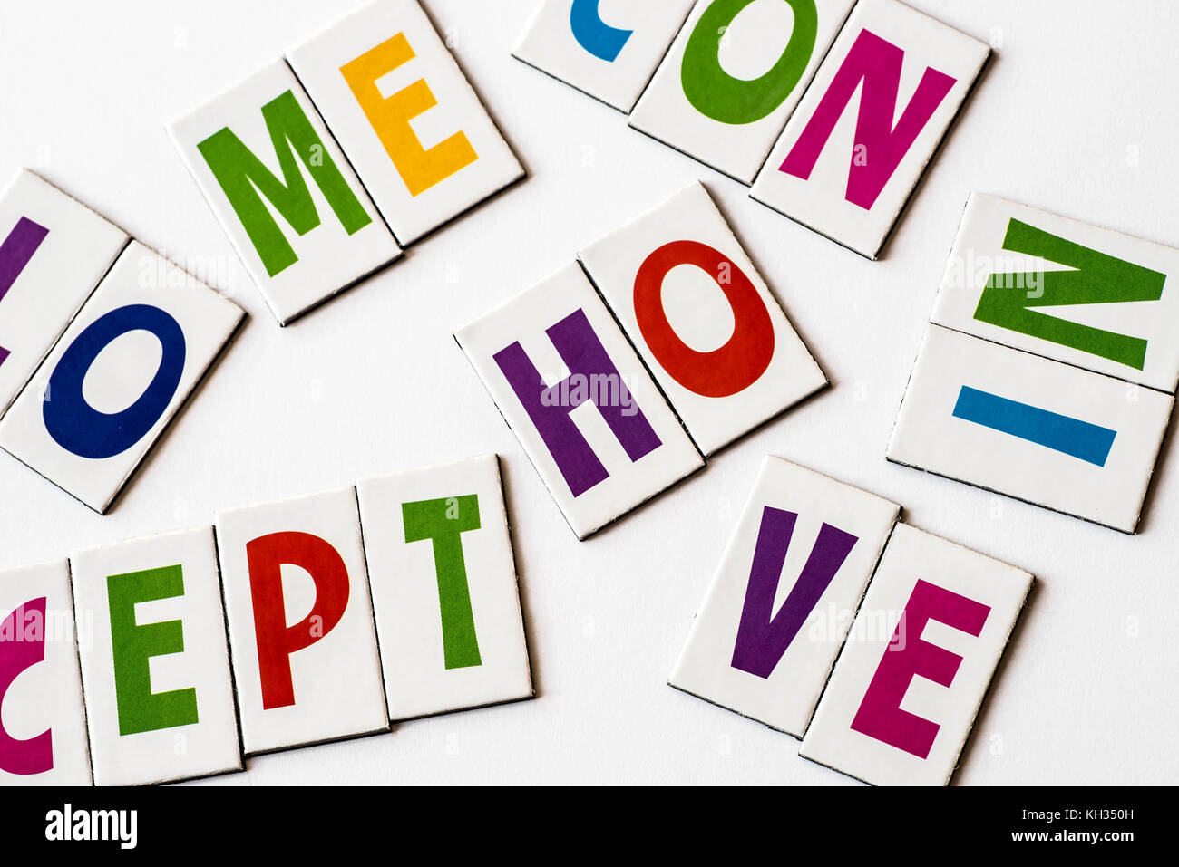 Syllabes fait de lettres colorées sur fond blanc Banque D'Images