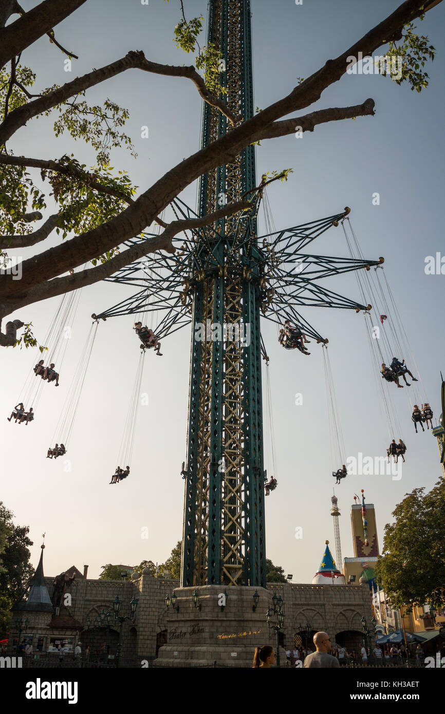 Rotation verticale, Prater de Vienne, Autriche, 16 août 2017 Juste Amusement Park Banque D'Images