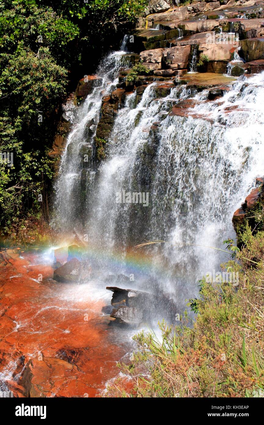 Cascade avec rainbow en gran sabana venezuela Banque D'Images