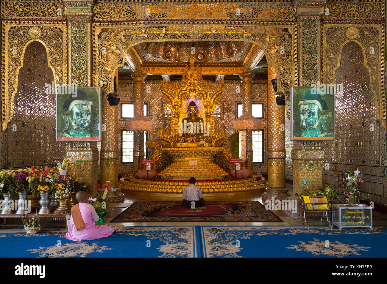 Sanctuaire bouddhiste dans la Pagode Botatung dans le centre de Yangon (Rangoon) au Myanmar (Birmanie). Banque D'Images