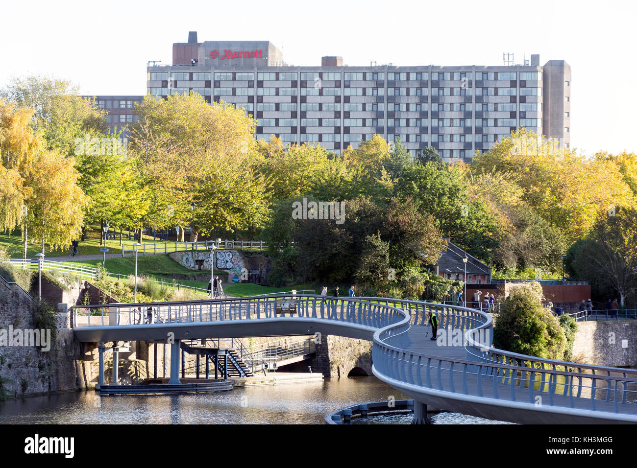 Pont du Château et l'hôtel Marriott à l'automne, Broadmead, Bristol, Angleterre, Royaume-Uni Banque D'Images