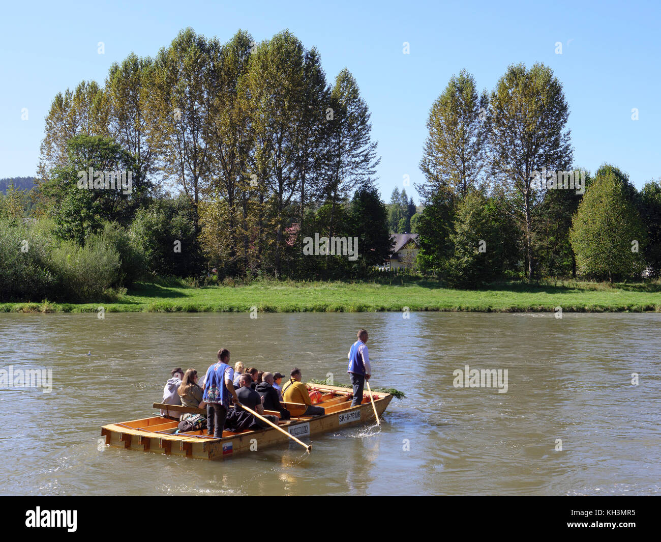 Rafting sur la rivière Dunajec à Cerveny Klastor, Presovsky kraj, Slovaquie, Europe Banque D'Images