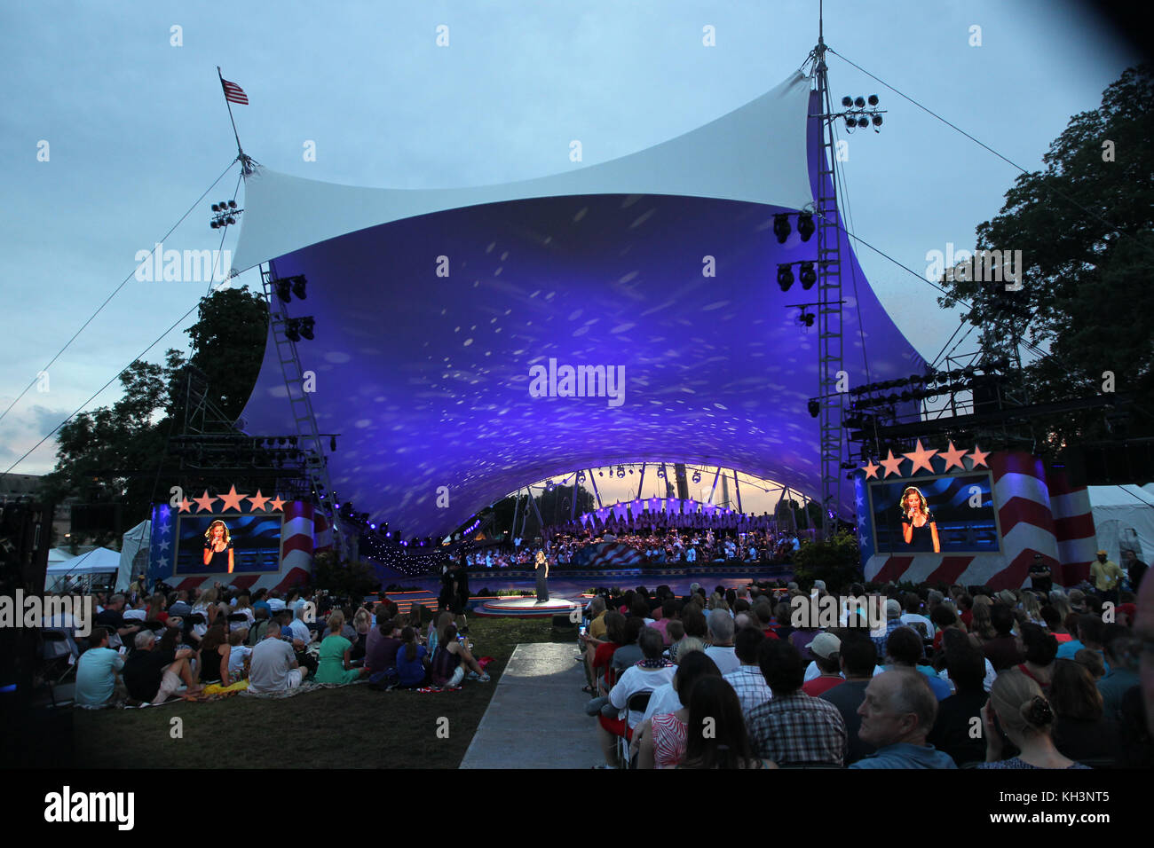 Washington, DC - 03 JUILLET : ambiance lors D'UN Concert du Capitole du quatrième jour de l'indépendance de 2013 qui se répète au National Mall le 3 juillet 2013 à Washington, DC. Crédit : mpi34/MediaPunch Inc. Banque D'Images