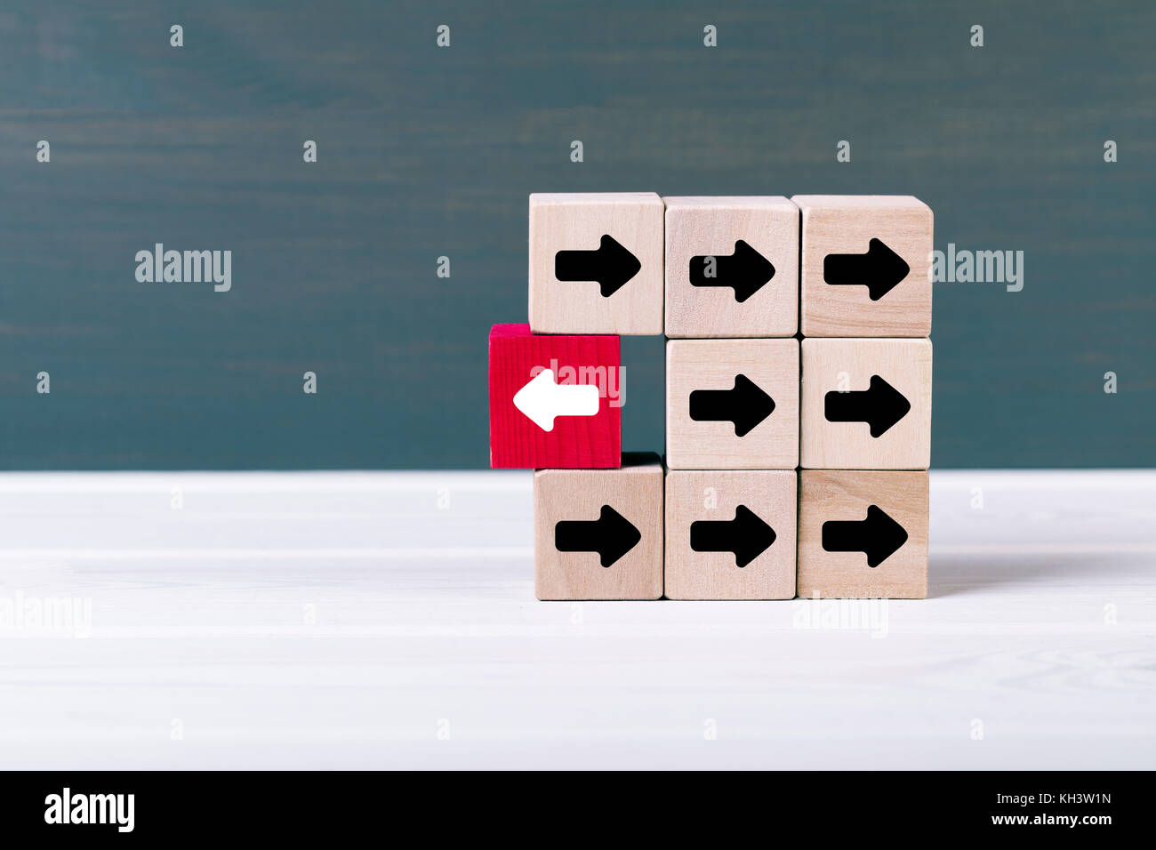 Se tenir dehors penser différemment. l'individualité et concept de leadership Banque D'Images