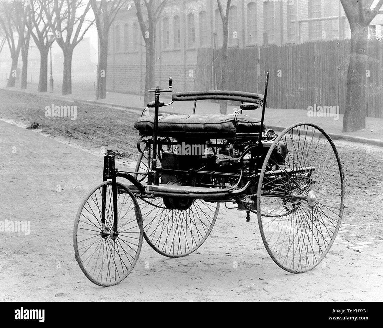 La Benz Patent Motorwagen construite en 1885, la première automobile au monde. Banque D'Images