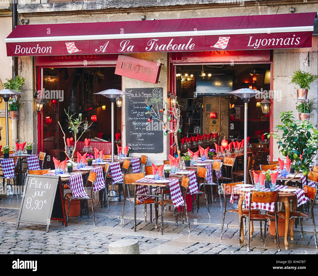 Bistro ouvert pour le déjeuner, Lyon, France Banque D'Images