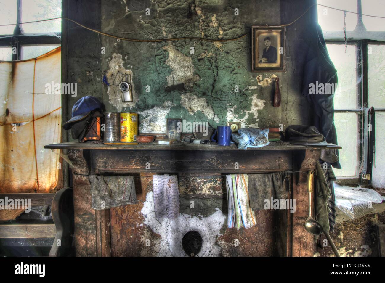 Liège, Belgique : images obsédantes révèlent les restes d'un manoir belge déserte qui semble être coincé dans les années 40. Terrifiante de photos afficher Banque D'Images